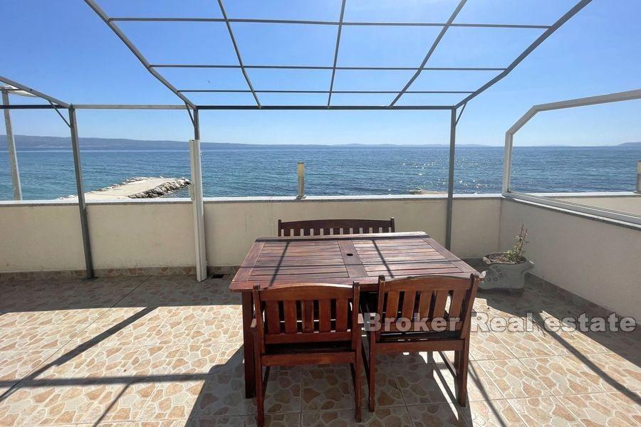 Obszar Split - Kaskadowy dom w pierwszym rzędzie do morza