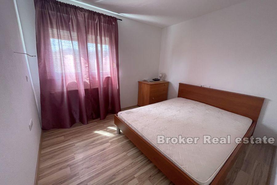 Kastela - Nowo wyremontowany apartament z czterema sypialniami