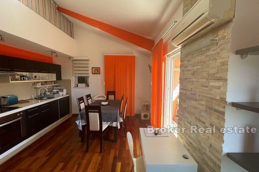 Split obszar - Przestronny apartament z trzema sypialniami