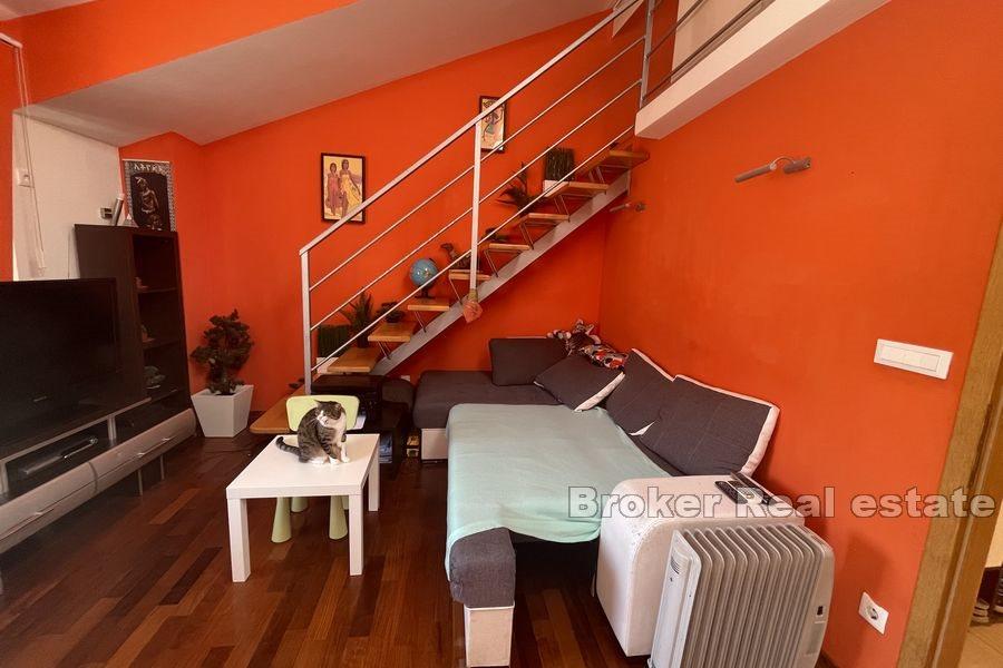 Split obszar - Przestronny apartament z trzema sypialniami