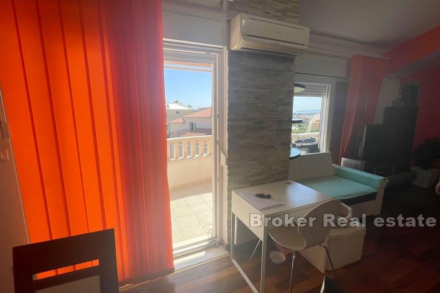 Split obszar - Przestronny apartament z trzema sypialniami