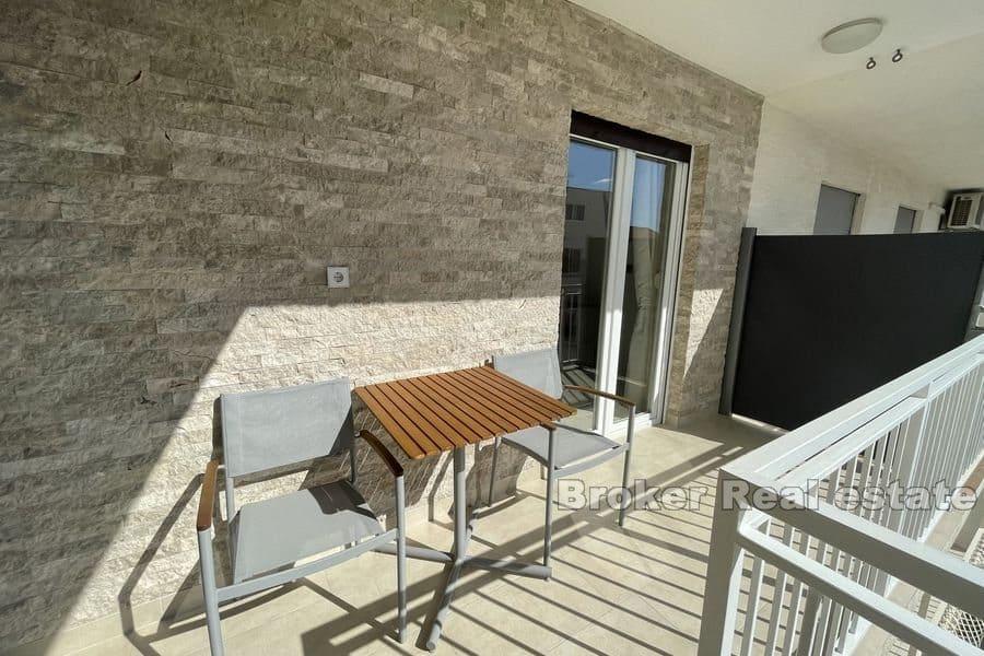 Split - Trstenik, spacieux appartement de trois chambres