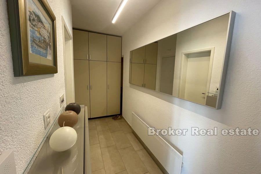 Split - Trstenik, spacieux appartement de trois chambres