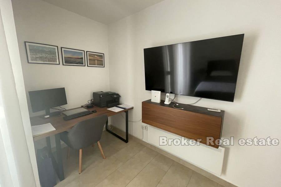Split - Trstenik, spacieux appartement de trois chambres