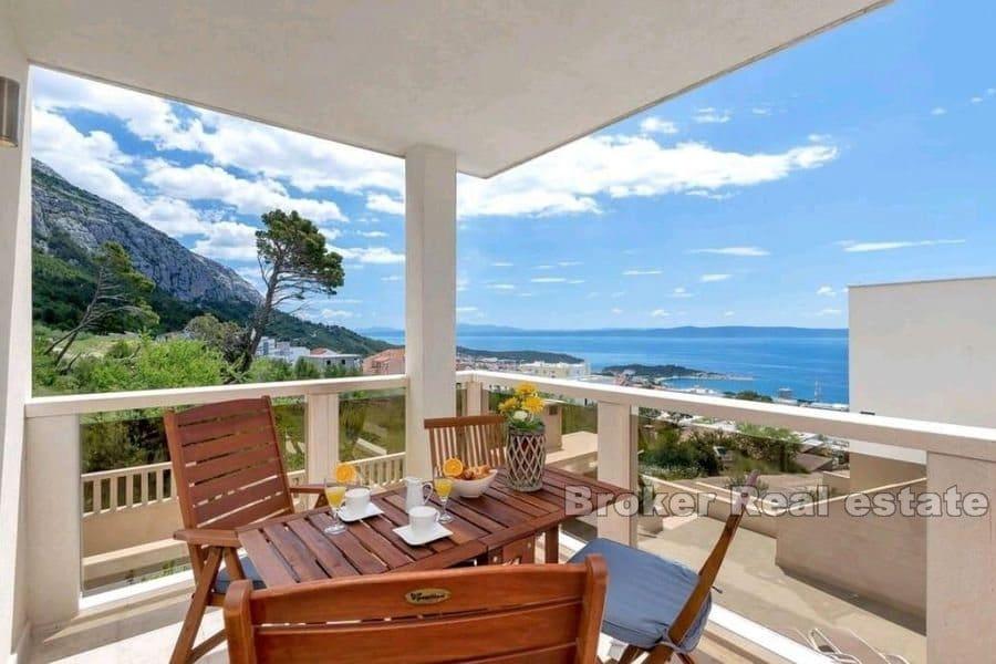 Makarska - Prostorný třípokojový apartmán s výhledem na moře