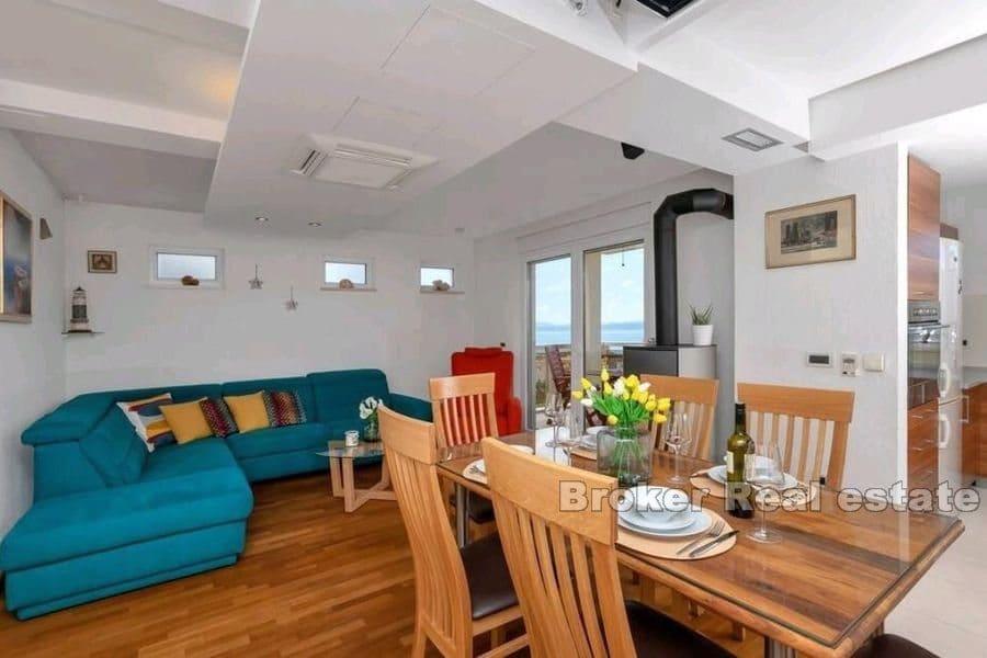 Makarska - Prostorný třípokojový apartmán s výhledem na moře