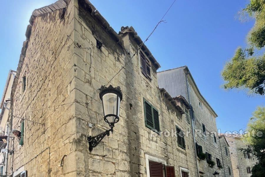 Split - Maison en pierre au centre