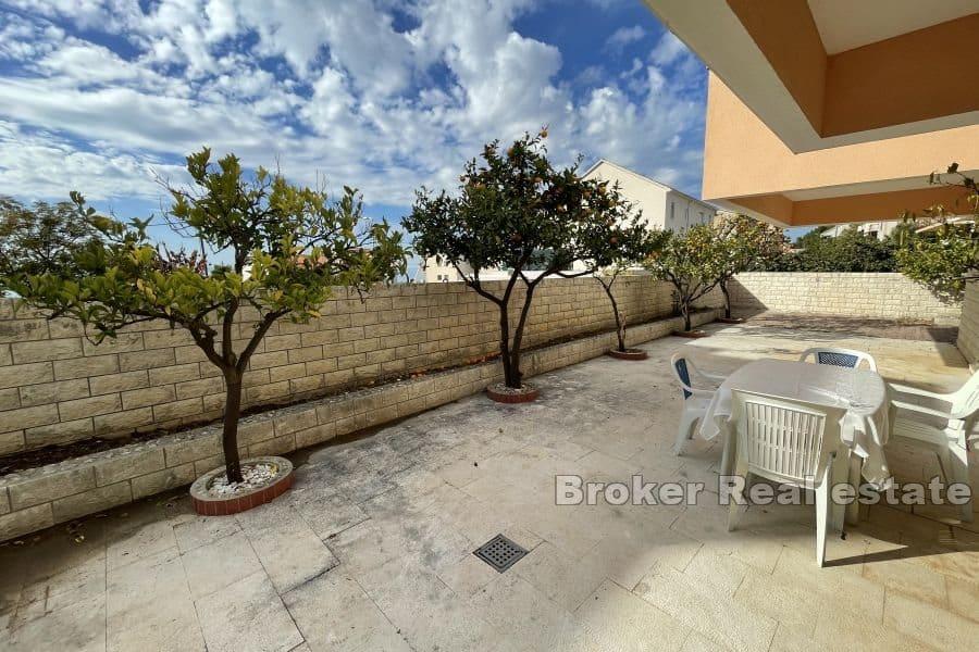 Near Split - Apartment house with sea view