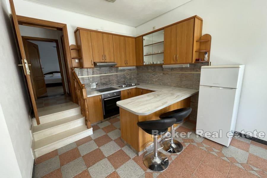 Near Split - Apartment house with sea view