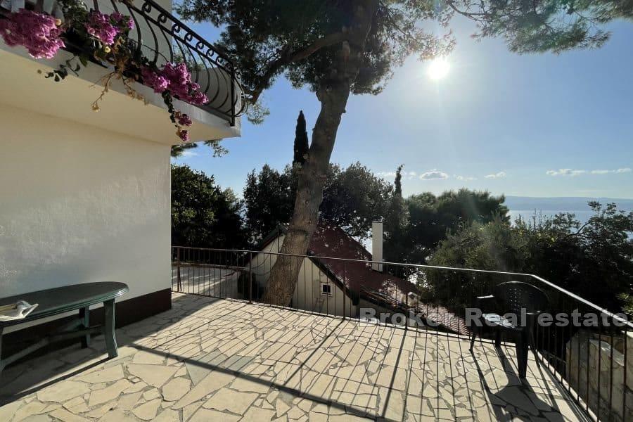 Omis - Hus nær sjøen