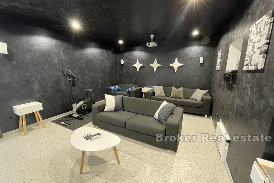 Omis - Villa med pool och öppen havsutsikt