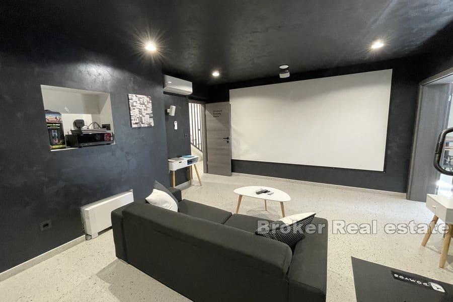 Omis - Villa med pool och öppen havsutsikt