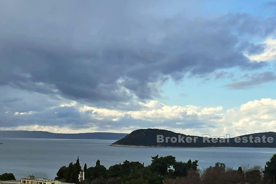Split - Meje, prostran, trosoban stan s pogledom na more
