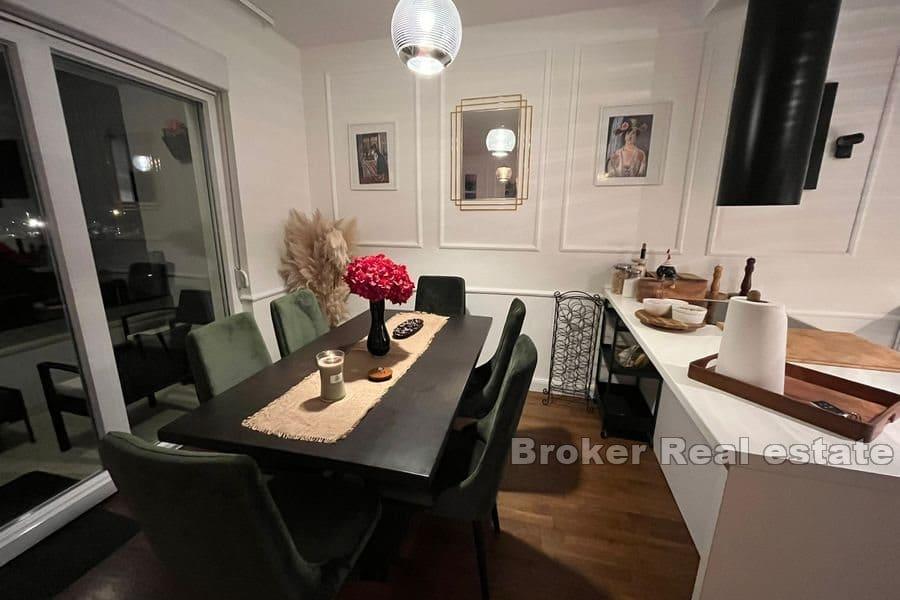 Split area - Three bedroom apartment with a sea view