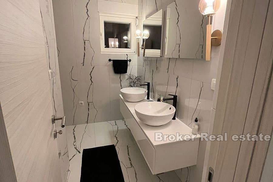 Split area - Three bedroom apartment with a sea view