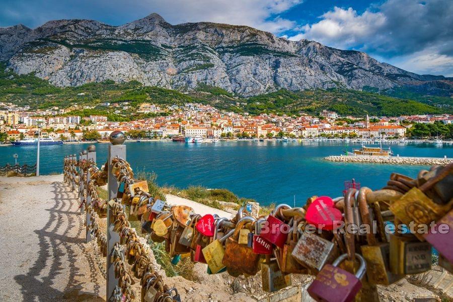 Makarska - Luxusní dvoupokojový apartmán, první řada u moře