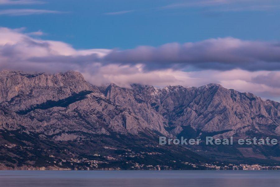 Makarska - Luxusní dvoupokojový apartmán, první řada u moře