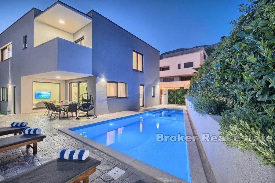 Split area - Beautiful modern villa with pool