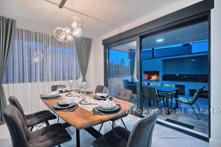 Сплит-район - Красивая современная вилла с бассейном