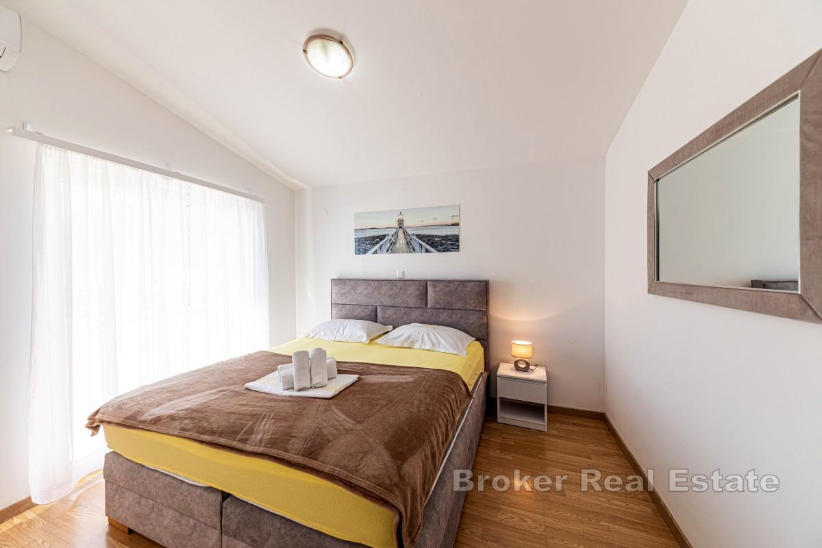 Kaštela - Romslig to-etasjes villa med basseng