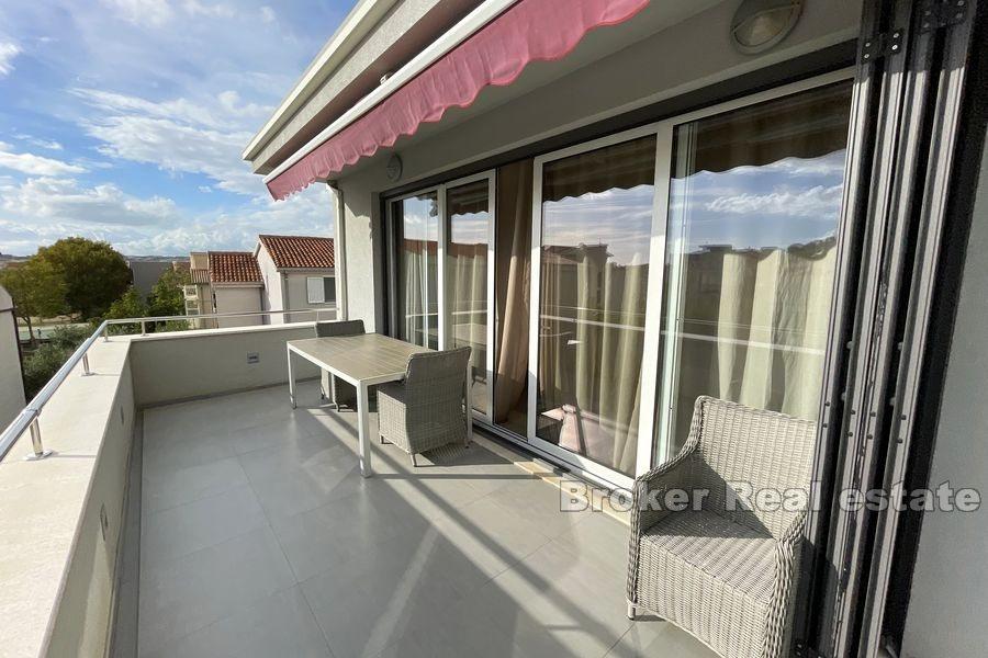 Near Split - great three-room two-story apartment