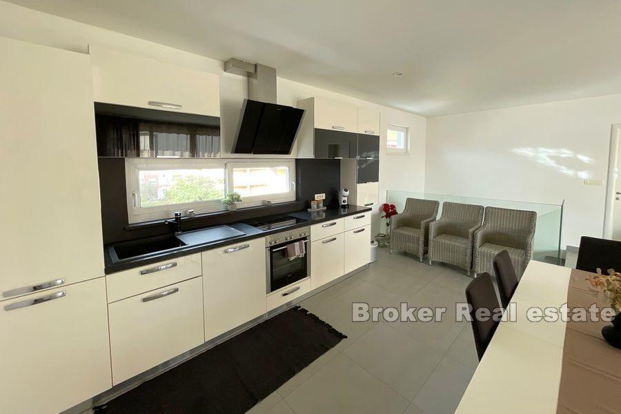 Near Split - great three-room two-story apartment