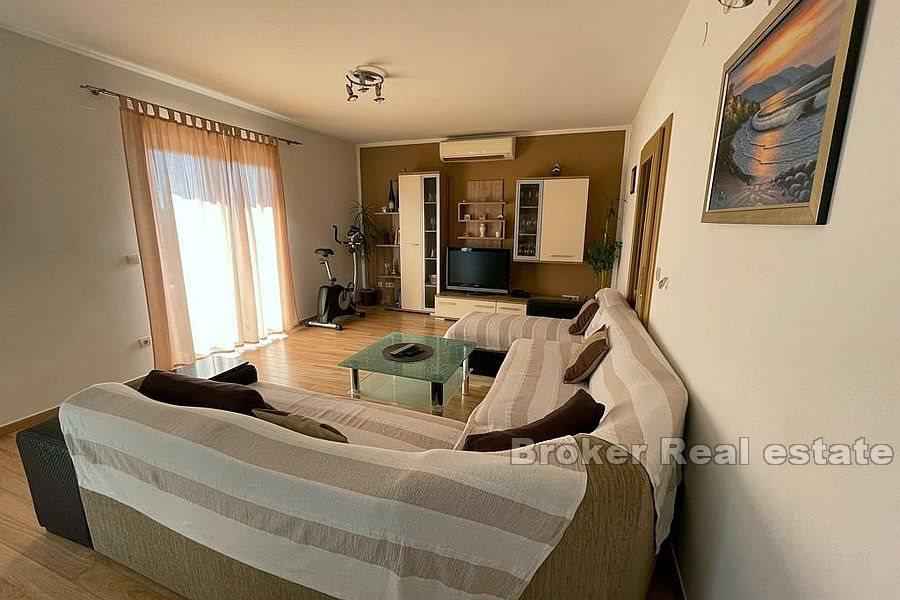 Kastela - Nowoczesna kamienica