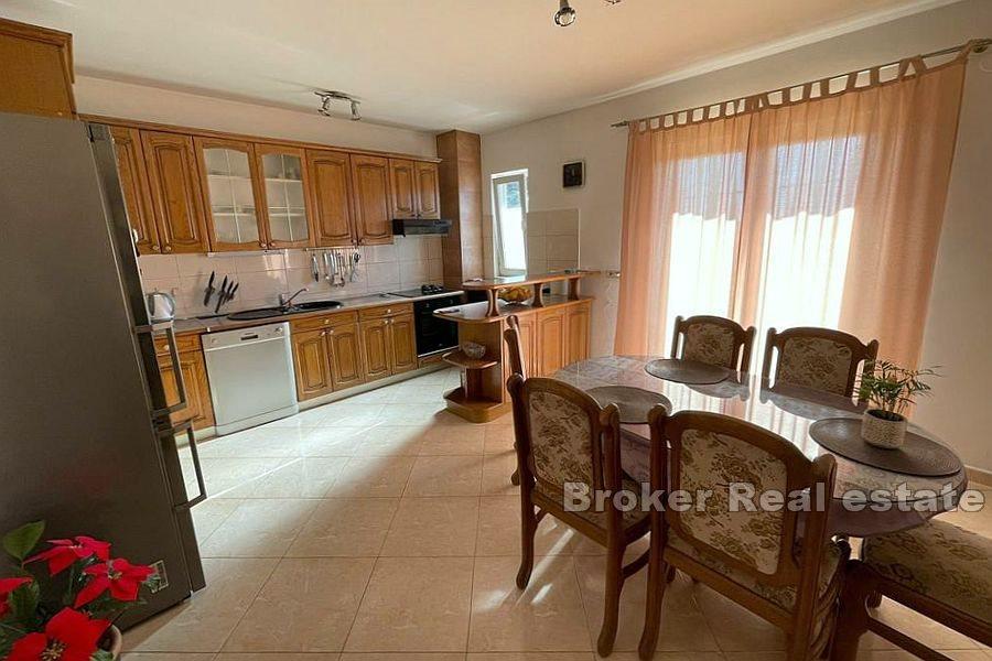 Kastela - Nowoczesna kamienica