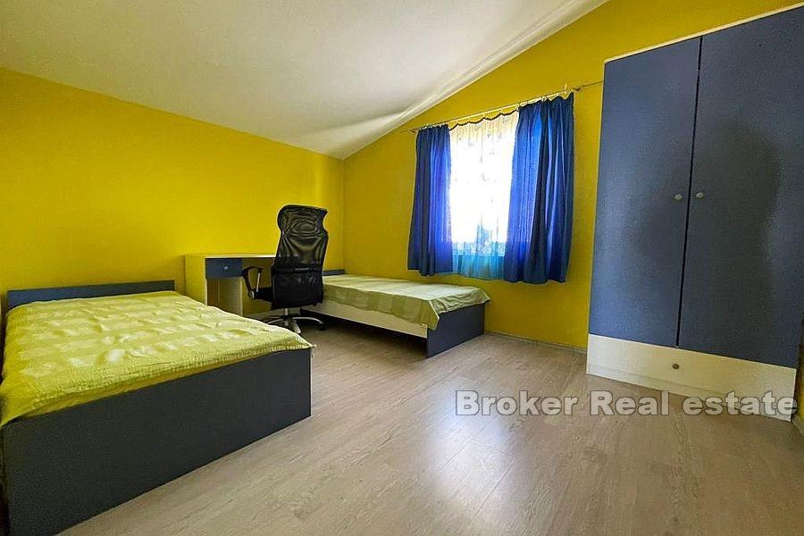 Kastela - Nowoczesna kamienica