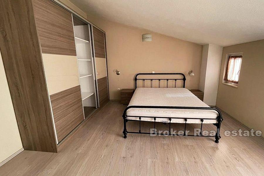 Kastela - Nowoczesna kamienica