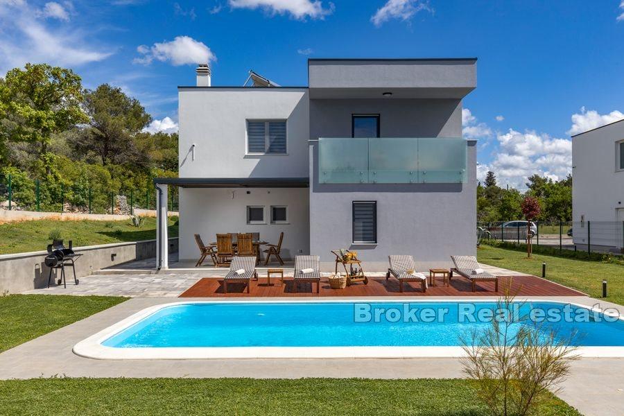 Près de Sibenik - Maison moderne avec piscine