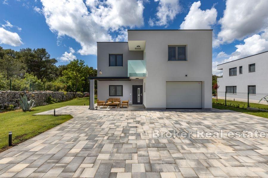 Near Sibenik - Modern house with pool