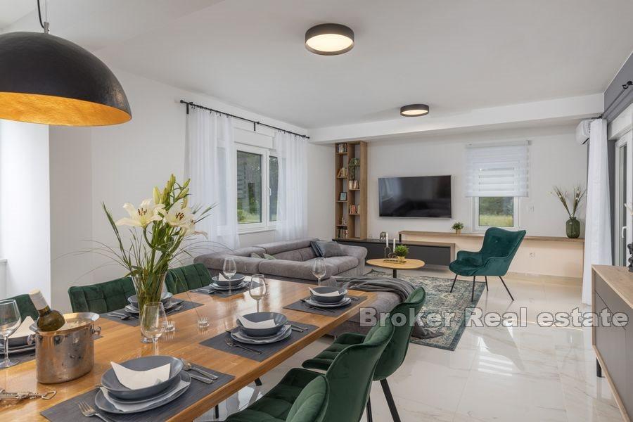 Near Sibenik - Modern house with pool