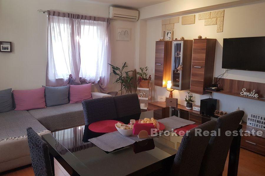 Kastela - Wygodny apartament z trzema sypialniami