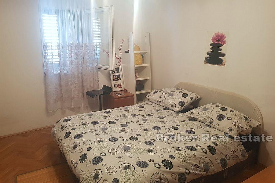 Kastela - Wygodny apartament z trzema sypialniami