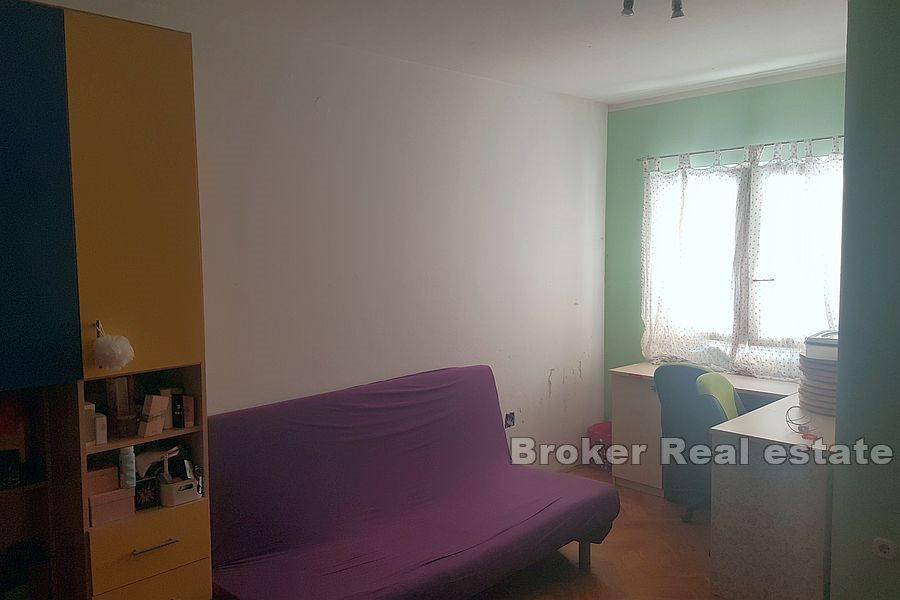 Kastela - Wygodny apartament z trzema sypialniami