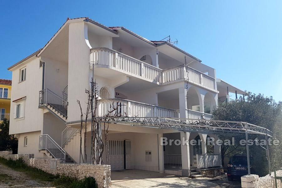 Rogoznica - Dom z apartamentami z widokiem na morze