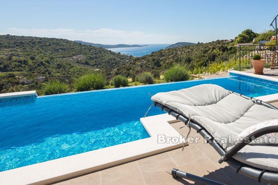 Rogoznica - Jedinstvena nekretnina sa bazenom i pogledom na more