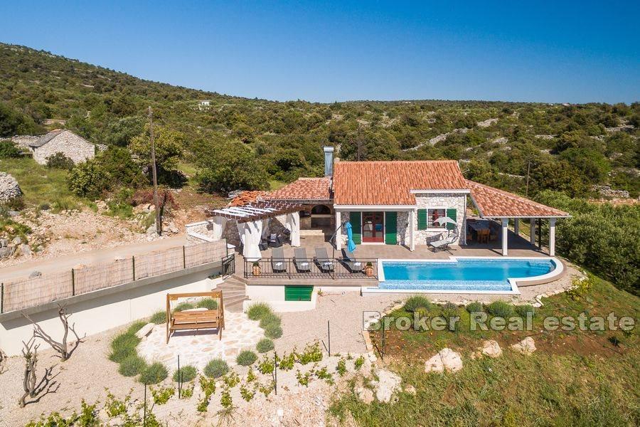 Rogoznica - Unikátní nemovitost s bazénem a výhledem na moře