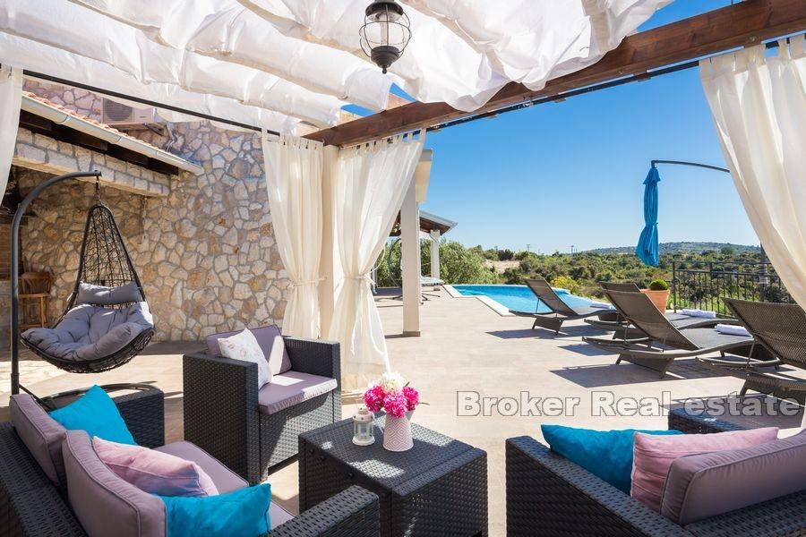 Rogoznica - Unikátní nemovitost s bazénem a výhledem na moře