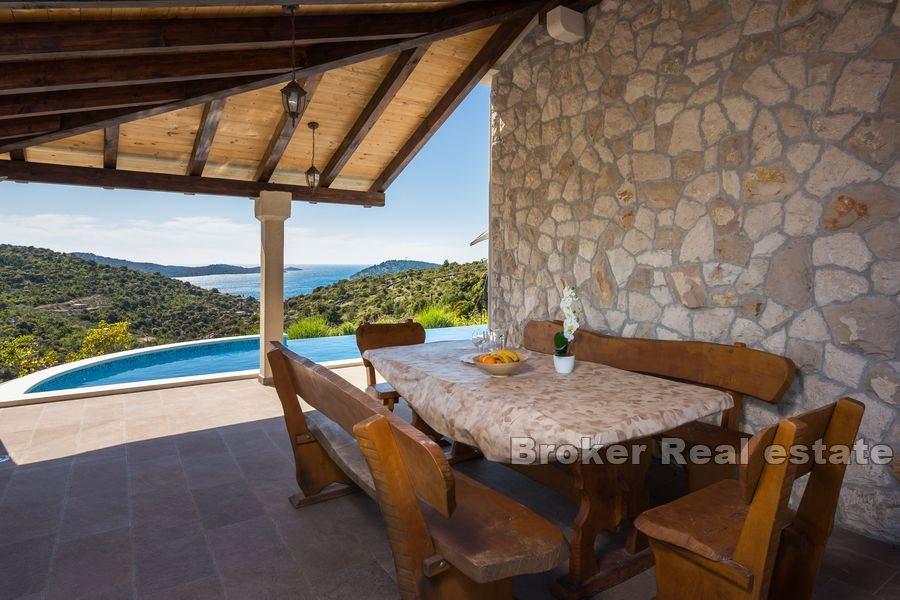 Rogoznica - Unikátní nemovitost s bazénem a výhledem na moře