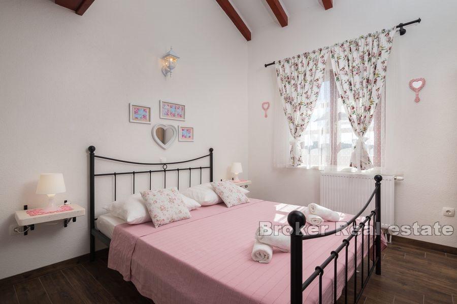 Rogoznica - Unikátní nemovitost s bazénem a výhledem na moře