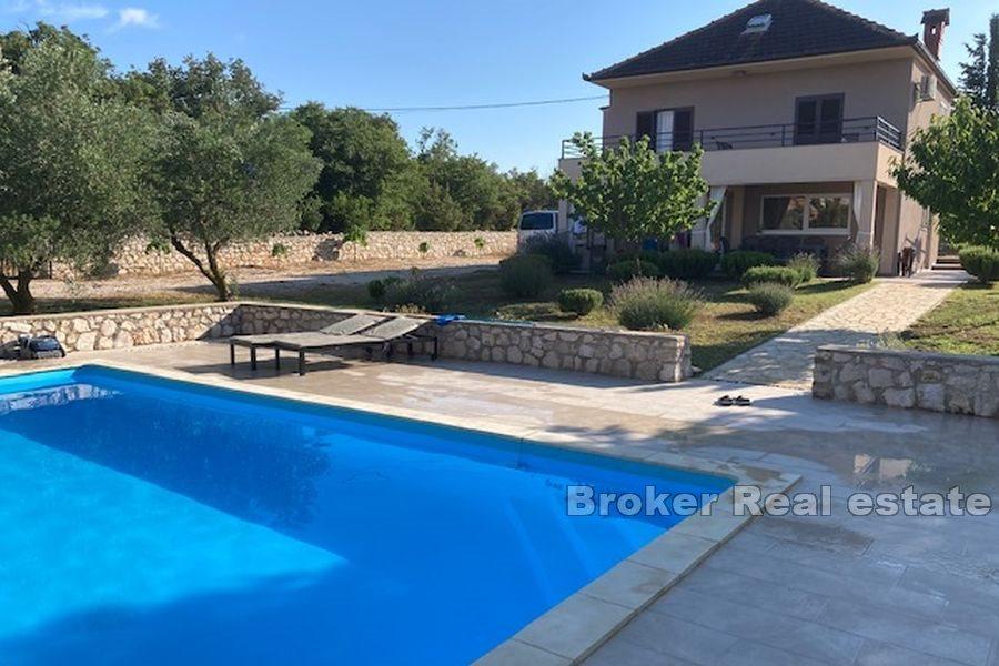 Zara - Casa con piscina