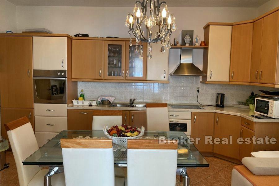 Makarska - Palazzina vicino al mare