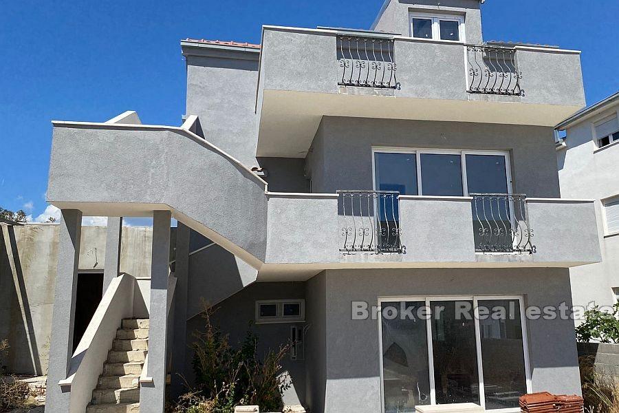 Ciovo - House with swimming pool in high Roh bau condition