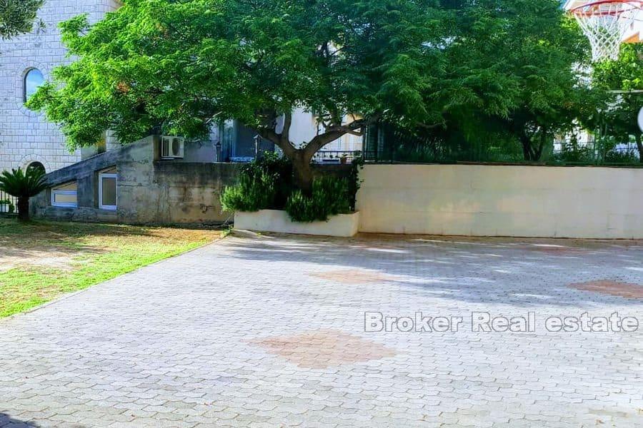 Makarska - House in the center