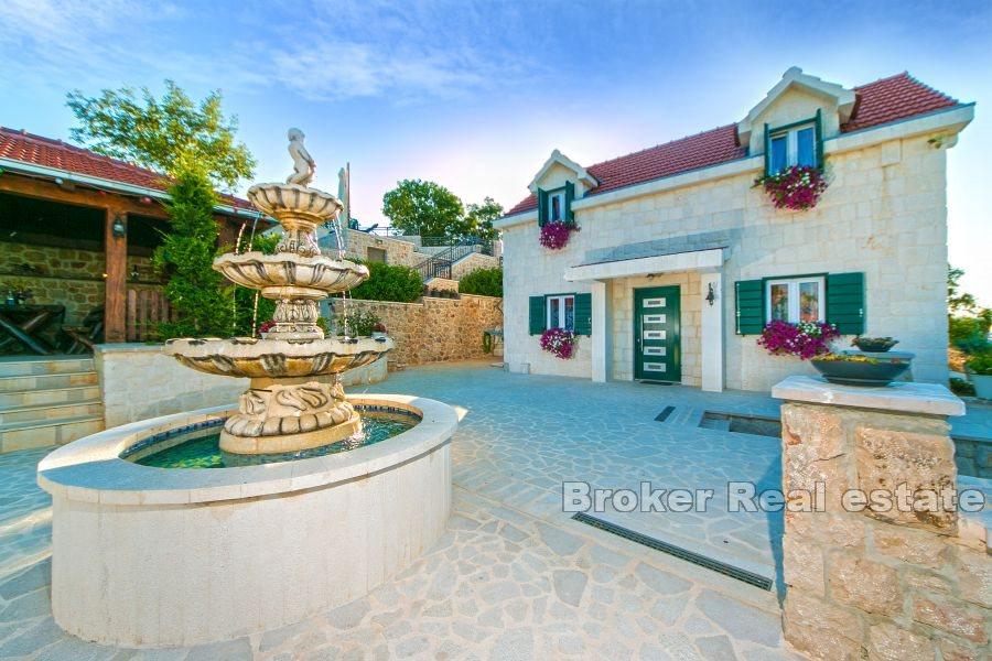Makarska - Kamena kuća sa bazenom
