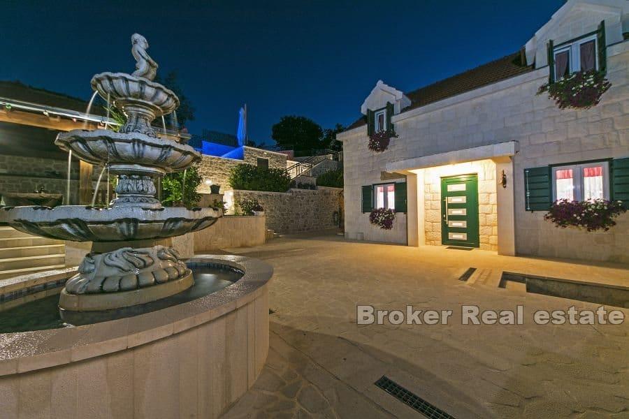 Makarska - Kamena kuća sa bazenom