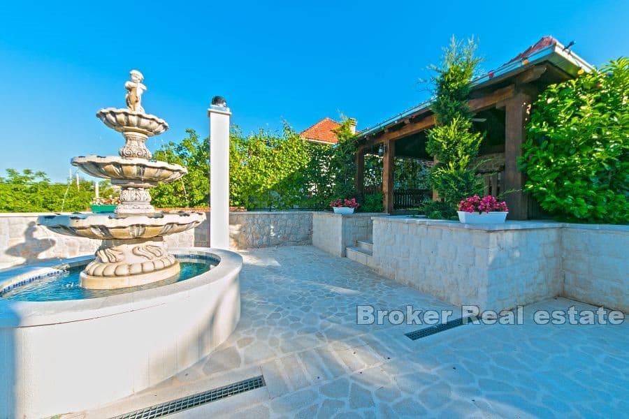 Makarska - Kamena kuća sa bazenom