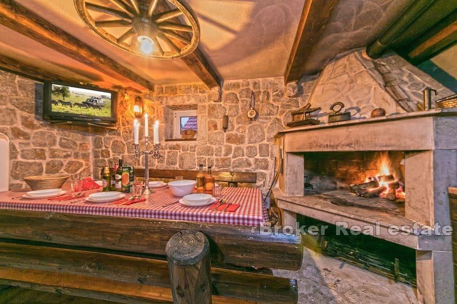 Makarska - Kamena kuća sa bazenom